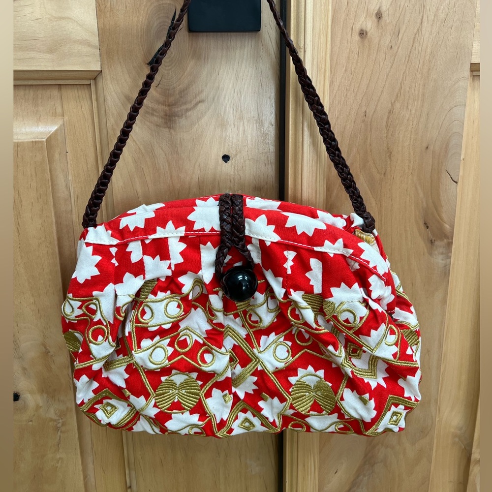 SPRING & SUMMER VIBES Plenty cotton purse w /gold embroidery